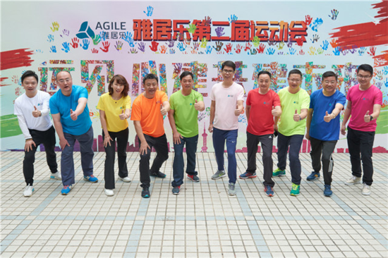 尊龙凯时集团各领导身着不同战队队服参加运动会